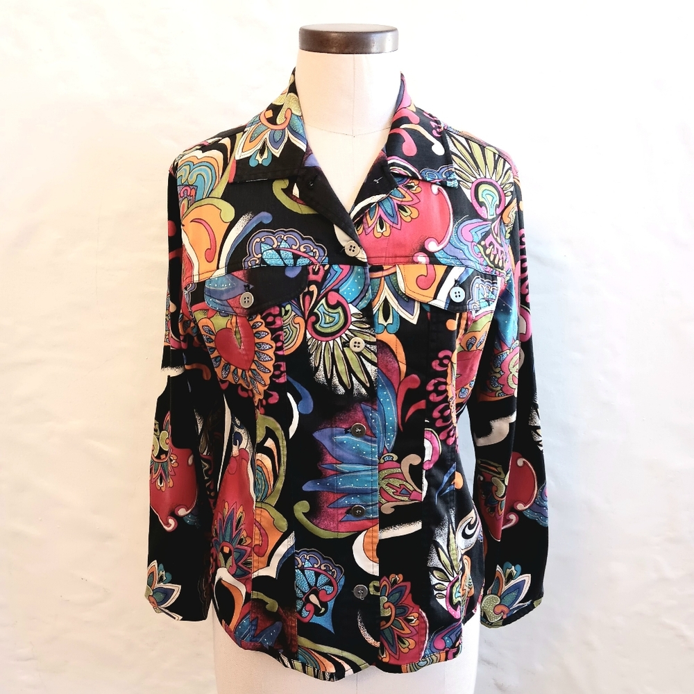 Chicos bright, abstract art print button down w pockets. Size 0. Small, 4.